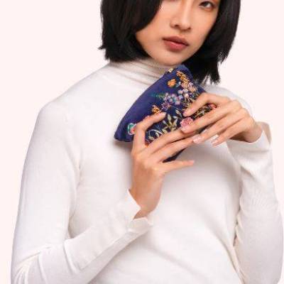 Navy Floral mini pouch.JPG