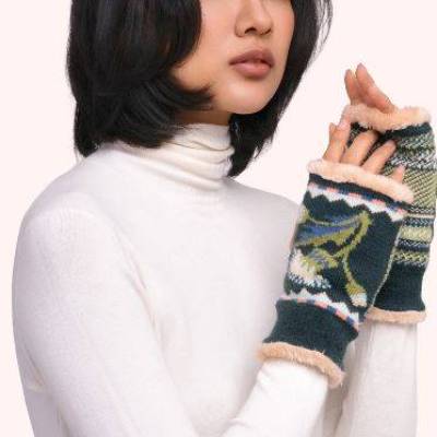 thistle wrist warmers.JPG